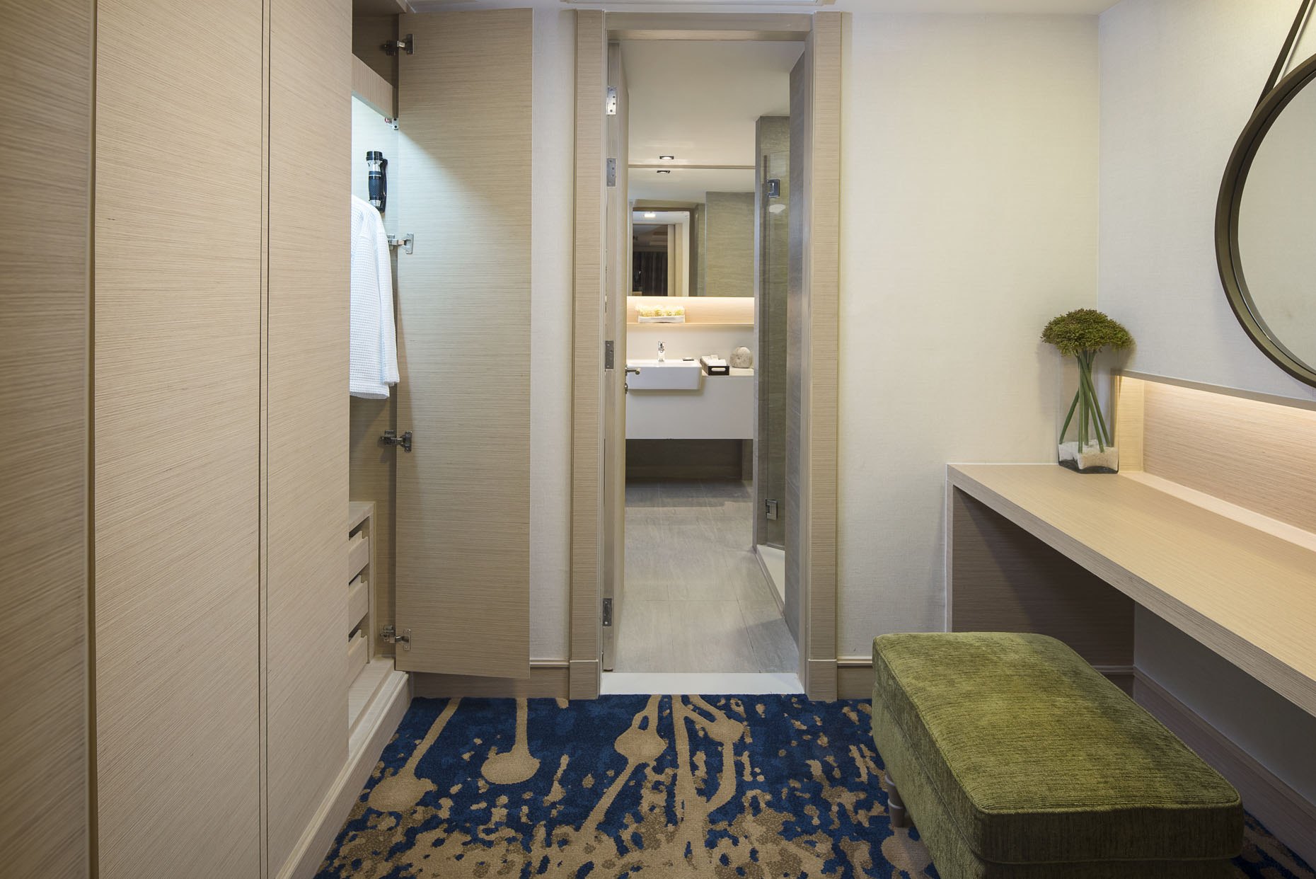 Walk In Closet Junior One Bedroom Suite Solitaire Bangkok